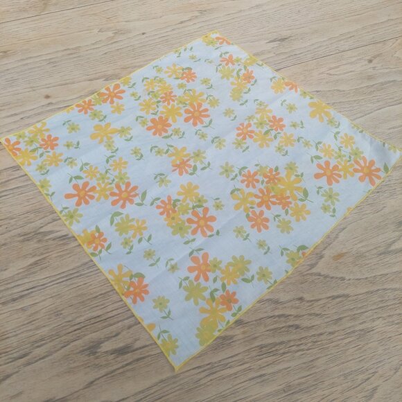 FREE WITH PURCHASE Vintage retro floral fabric square mat - Picture 6 of 6